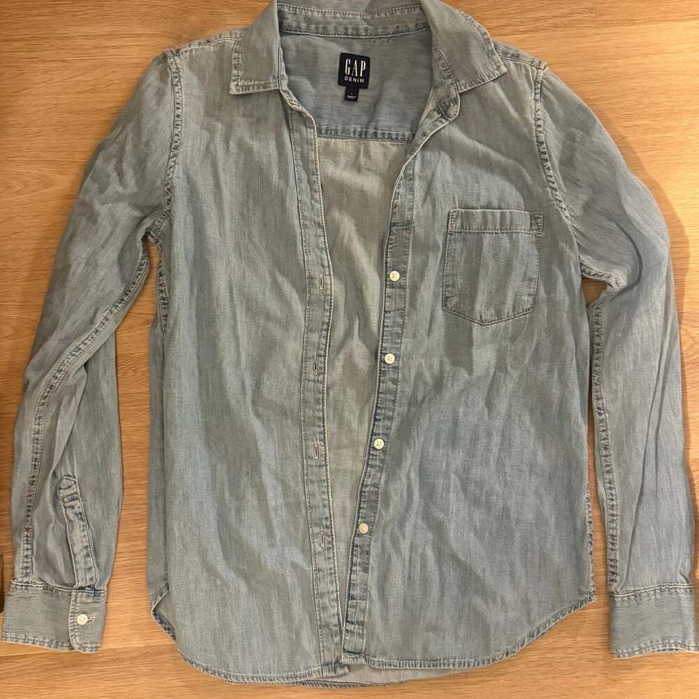 GAP Womens Chambray Blue Denim Button Up Shirt